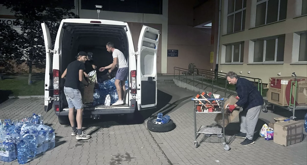 Zdjęcie pierwszego transportu pomocy dla powodzian ze Smykowa i Rudy Malenieckiej