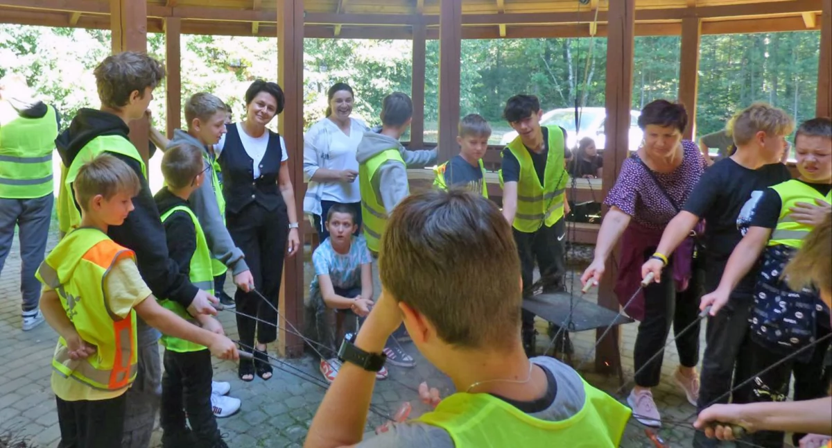 Zdjęcie z zakończenia akcji. W altance pieczono kiełbaski