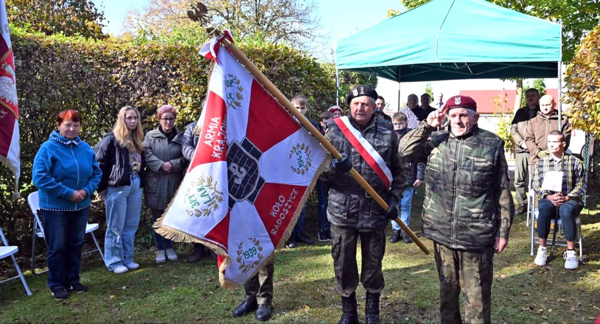 Zdjęcie pocztu sztandarowego Światowego Związku Żołnierzy Armii Krajowej, Koło Radoszyce
