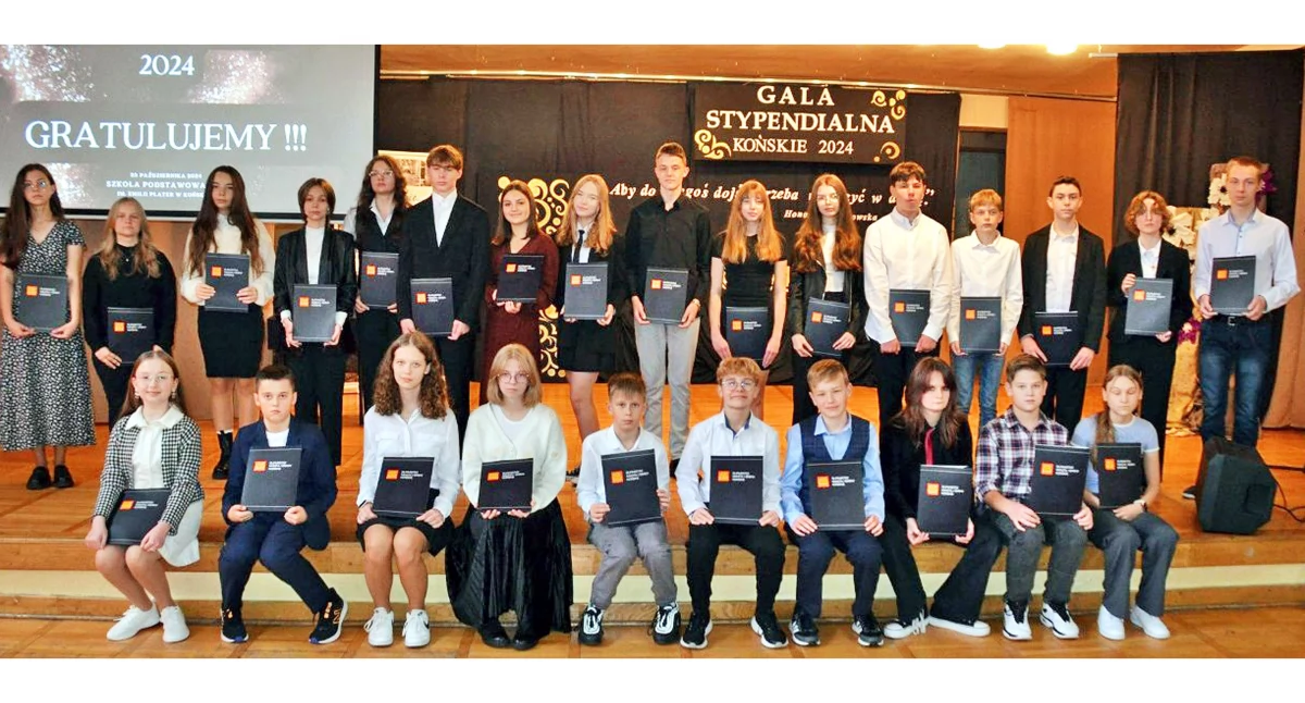 Zdjęcie nagrodzonych stypendystów