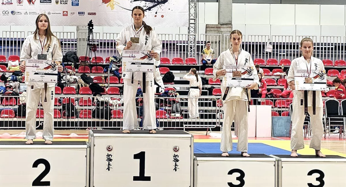 Zdjęcie Natalii Cieszkowskiej na trzecim stopniu podium ME we Wrocławiu
