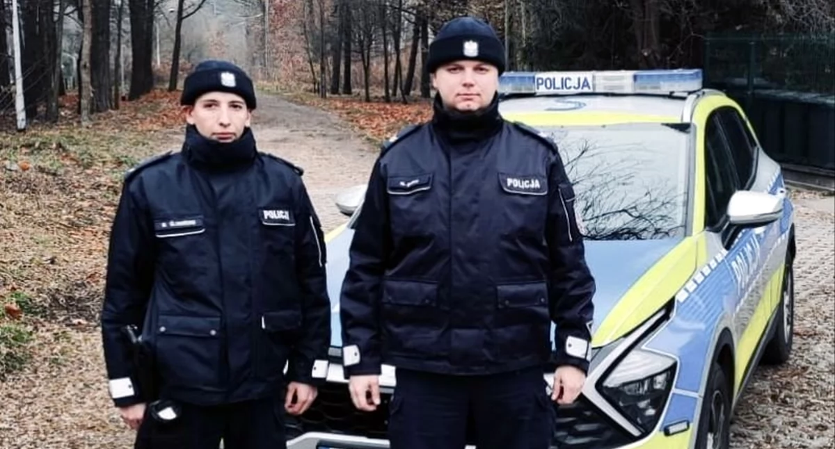 Zdjecie policjantów, kórzy uratowlai życie mężczyźnie