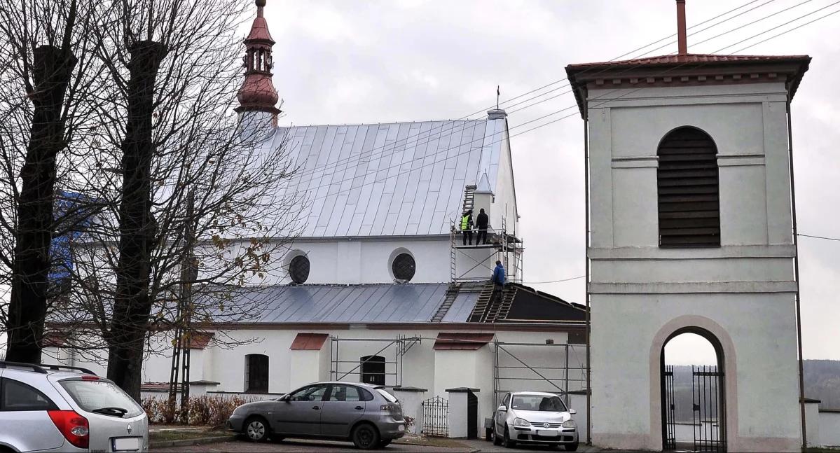 Zdjęcie prac w kościele w Odrowążu - dobiegają finału