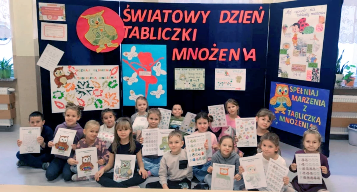 Zdjęcie najmłodszych uczestników XIV Światowego Dnia Tabliczki Mnożenia w szkole w Królewcu