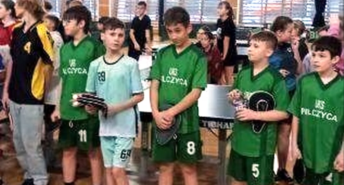 Zdjęcie tenisistów stołowych SP Pilczyca na turnieju w Bilczy