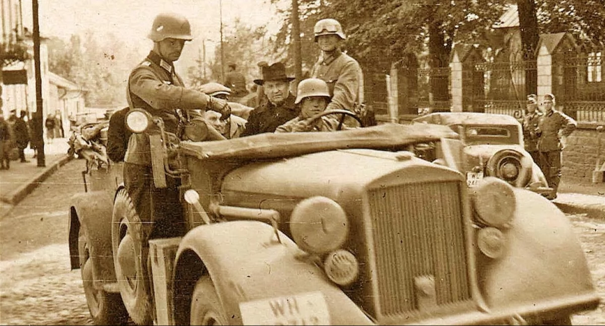Ostatnie zdjęcie ks. Kazimierza Sykulskiego, którego żandarmi wiozą do Gestapo w Radomiu