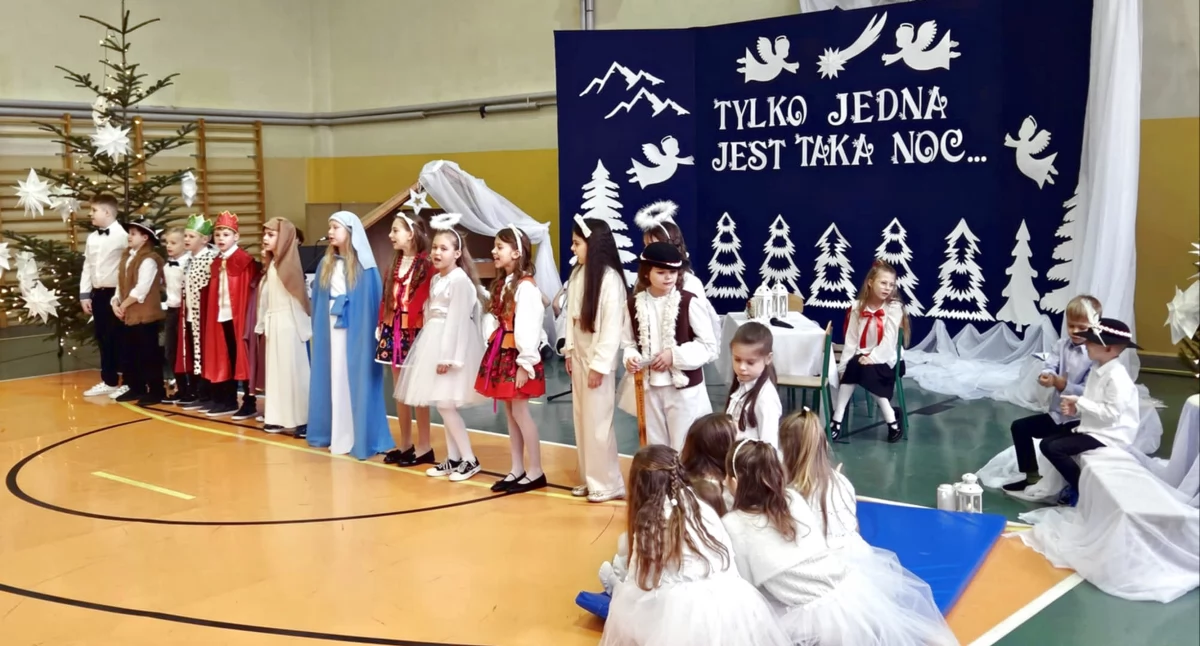 Zdjęcie z jasełek w SP Królewiec