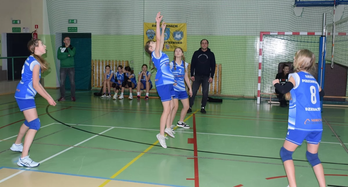 Zdjęcie siatkarek z SP w Dziebałtowie
