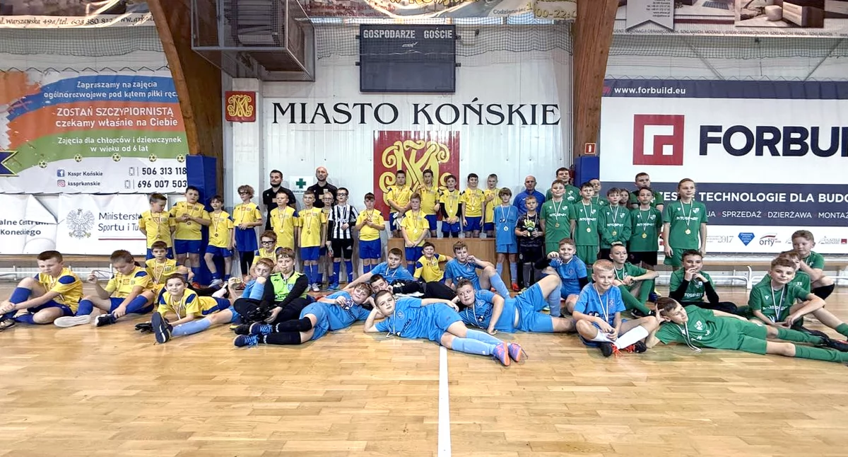 Pamiątkowe zdjęcie uczestników turnieju rocznika 2014