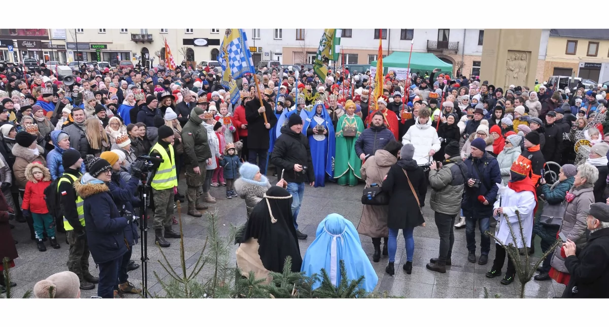 Zdjęcie orszaków, które dotarły na Plac Kościuszki w Końskich