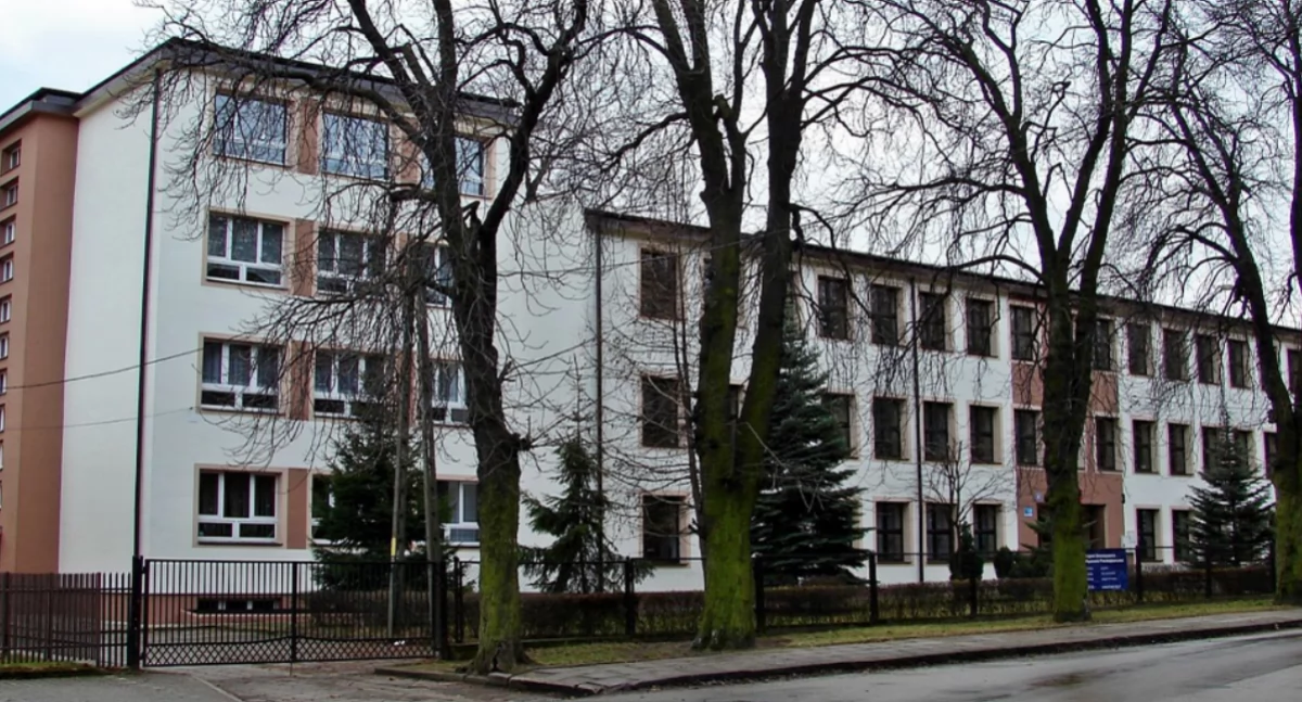 Zdjęcie budynku II LO w Końskich