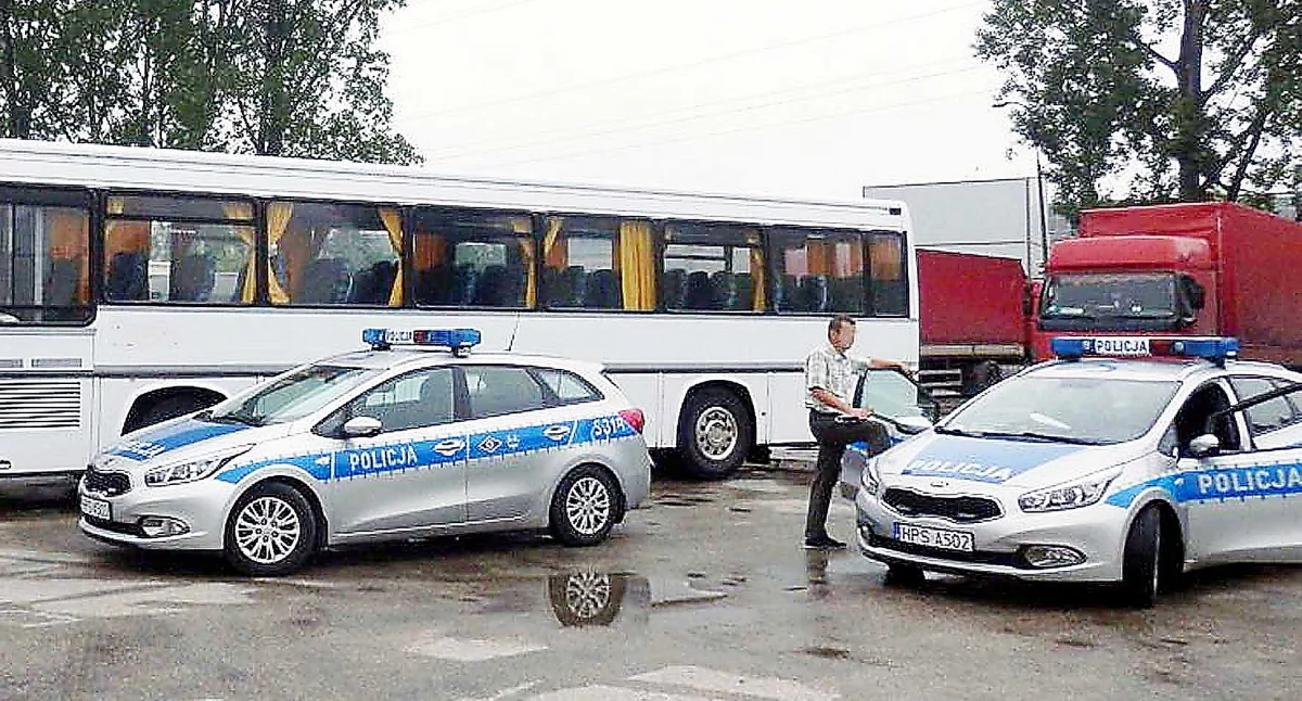 Zdjęcie stanowiska sprawdzania autobusów na parkingu przy ZOSiR w Końskich