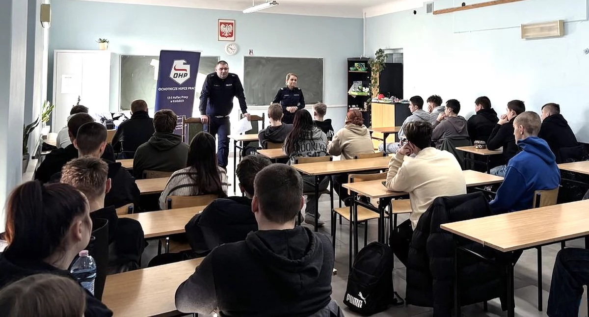 Zdjęcie z wizyty policjantów w Uniwerku