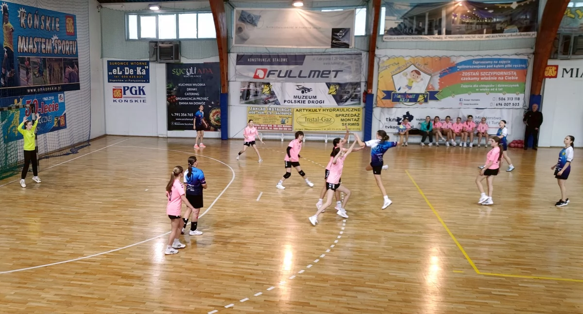 Zdjecie z sobotniego meczu młodziczek KSSPR Końskie - UKS Olimpia Końskie