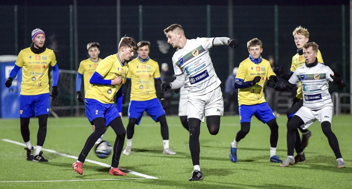 Zdjęcie z środowego meczu sparingowego Star Starachowice - Neptun Końskie (fot. BAZA Foto Sport)