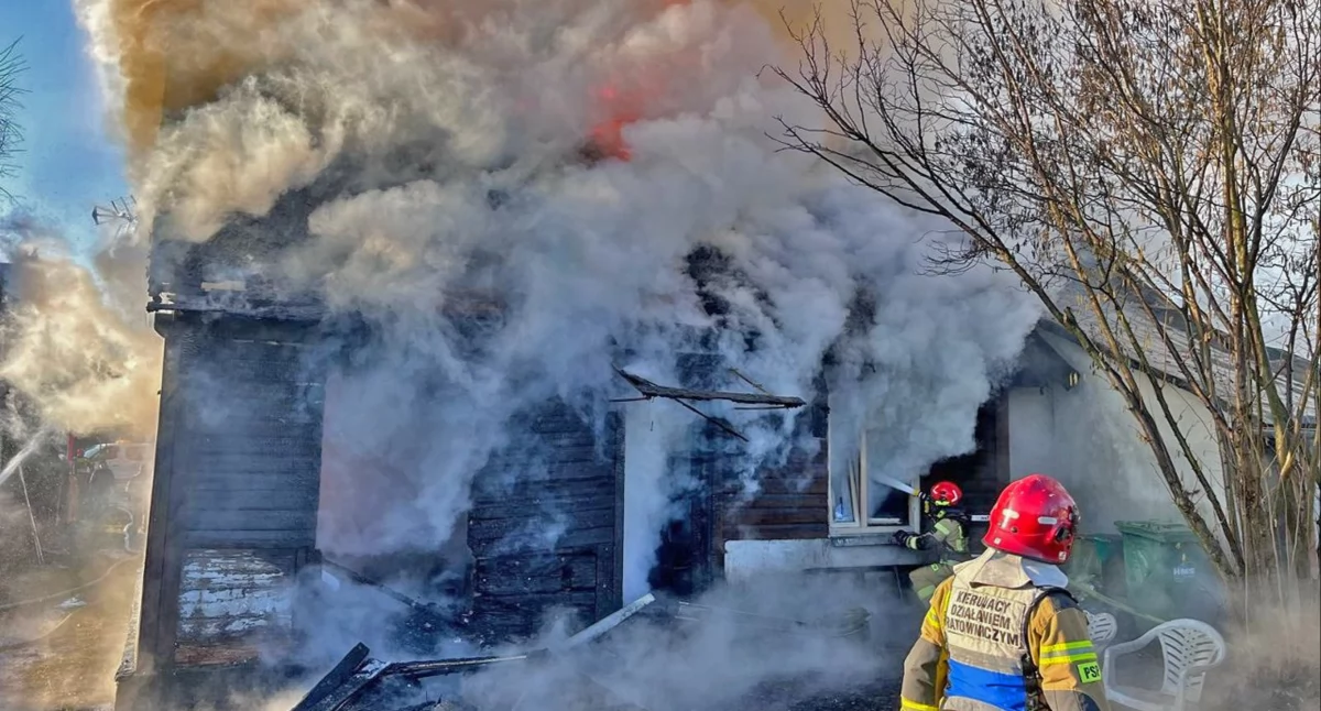 Pożary , PIŁA Drewniany budynek ogniu Ewakuacja - zdjęcie, fotografia