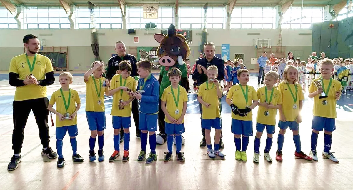 Zdjecie drużyny UKS Champions Końskie - rocznik 2016 na turnieju w Skarżysku-Kamiennej
