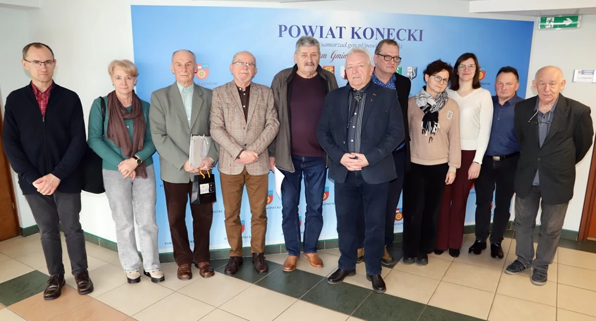 Zdjęcie nowego Zarządu koneckiego oddziału PCK