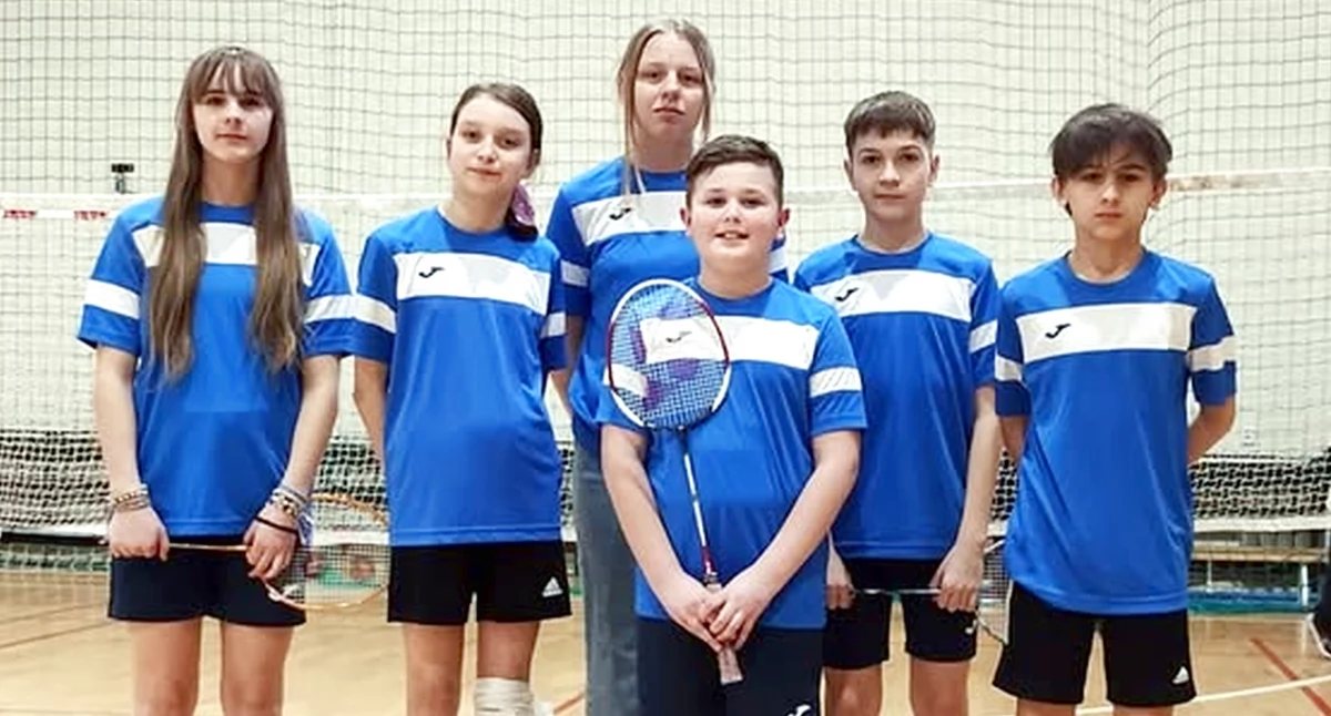 Zdjęcie badmintonistów z SP w Miedzierzy