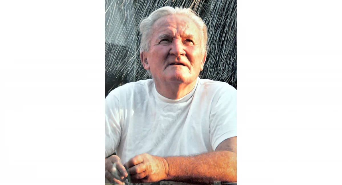 Zdjęcie ks. Marcelego Prawicy na fotografii z wystawy
