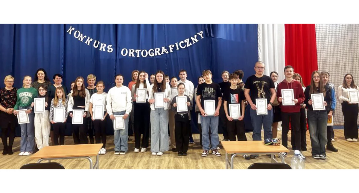 Zdjęcie uczestników i laureatów językowej korridy