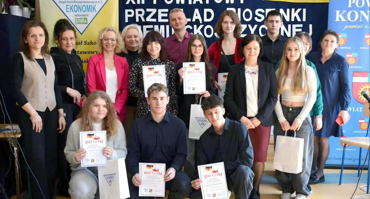 Zdjęcie wykonawców, laureatów i jurorów