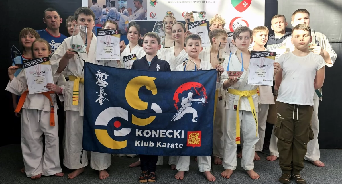 Zdjęcie zawodników Koneckiego Klubu Karate Kyokushin w Kobierzycach
