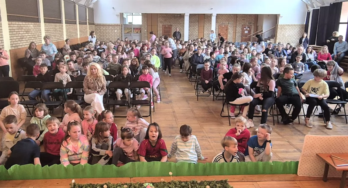 Zdjęcie widowni na spektaklu w Końskich