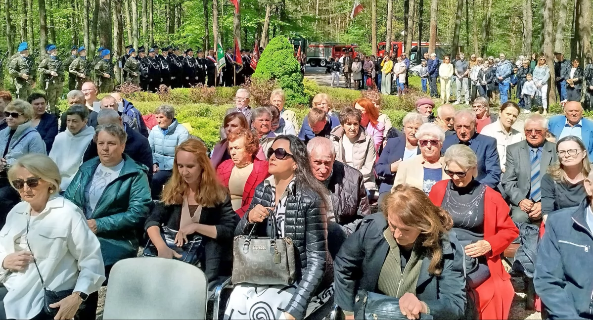Zdjęcie z rocznicowych uroczystości w rocznicę pacyfikacji Królewca i Adomowa 
