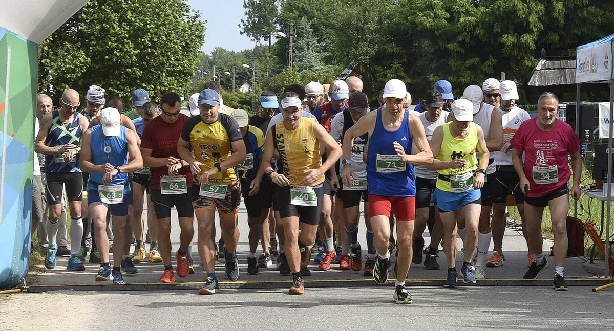Zdjęcie archiwalne - na starcie Cross Maratonu Przez Piekło do Nieba (2024 r.)