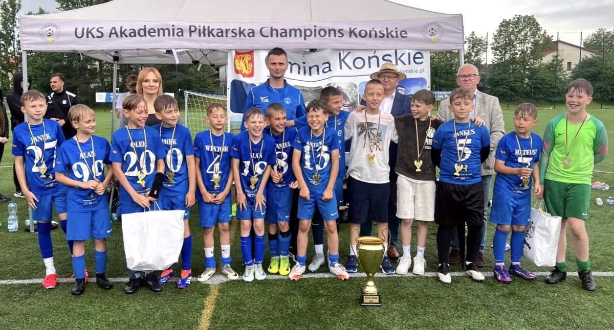 Zdjęcie zwycięskiej srużyny AP Champions Końskie U11