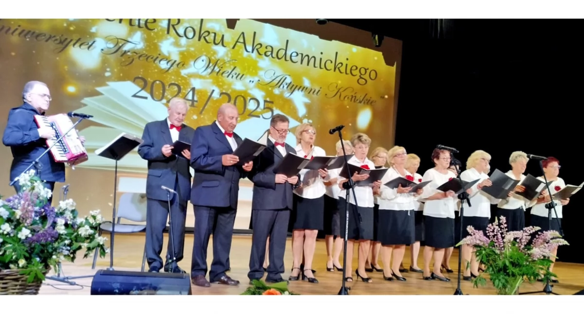 Zdjęcie chóru UTW w Końskich