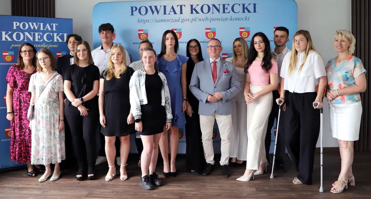 Zdjęcie nagrodzonych uczniów