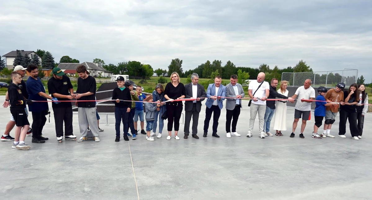 Zdjecie z oficjalnego otwarcia skateparku w Antoniowie