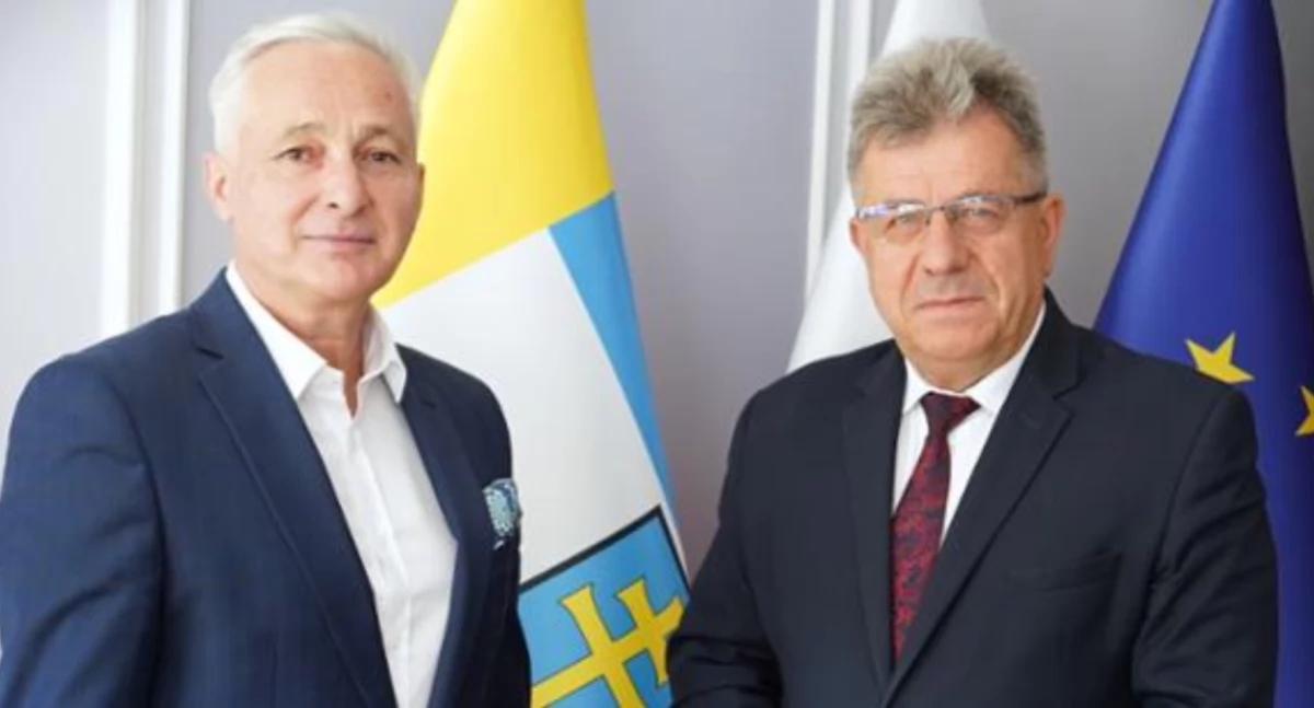 Michał Cichocki z wojewodą Józefm Brykiem Fot. UW Kielce