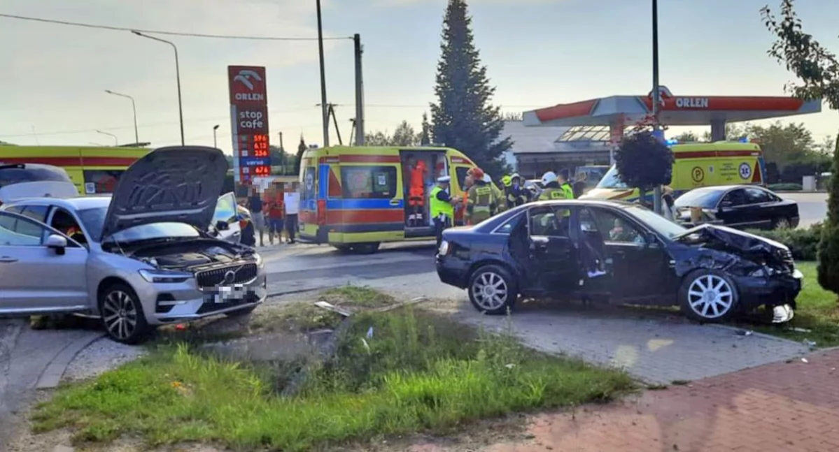 Wypadki , RADOSZYCE Fatalne wyprzedzanie volvo zderzyły - zdjęcie, fotografia