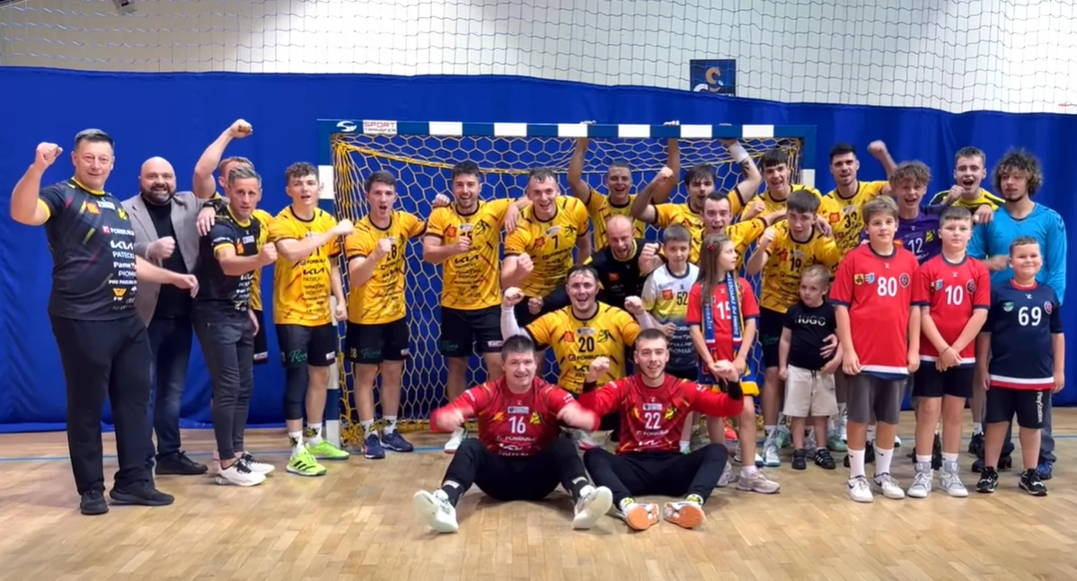 Tradycyjne już zdjęcie po zwycięskim meczu KSSPR, tym razem po triumfie nad Warszawianką