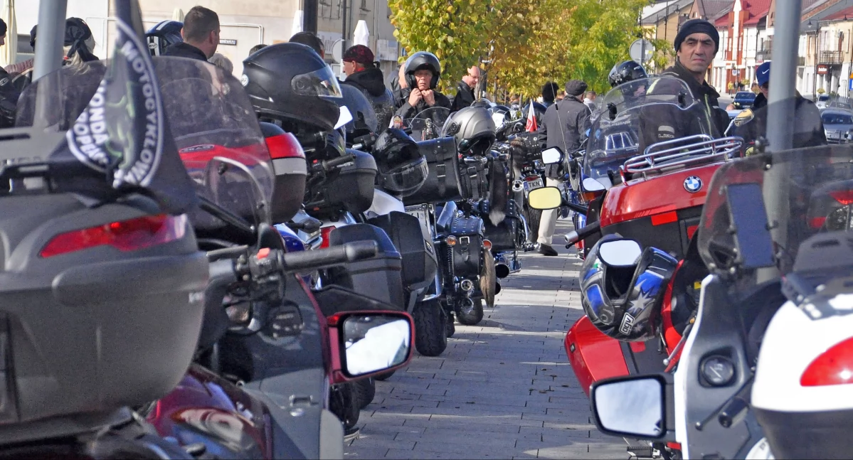 Zdjęcie maszyn parkujących przy ul. Piłsudskiego