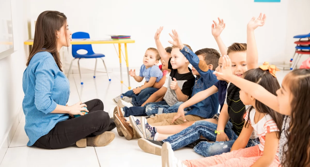 Materiały promocyjne, rozpoznać dziecko dobrze czuje prywatnym przedszkolu - zdjęcie, fotografia