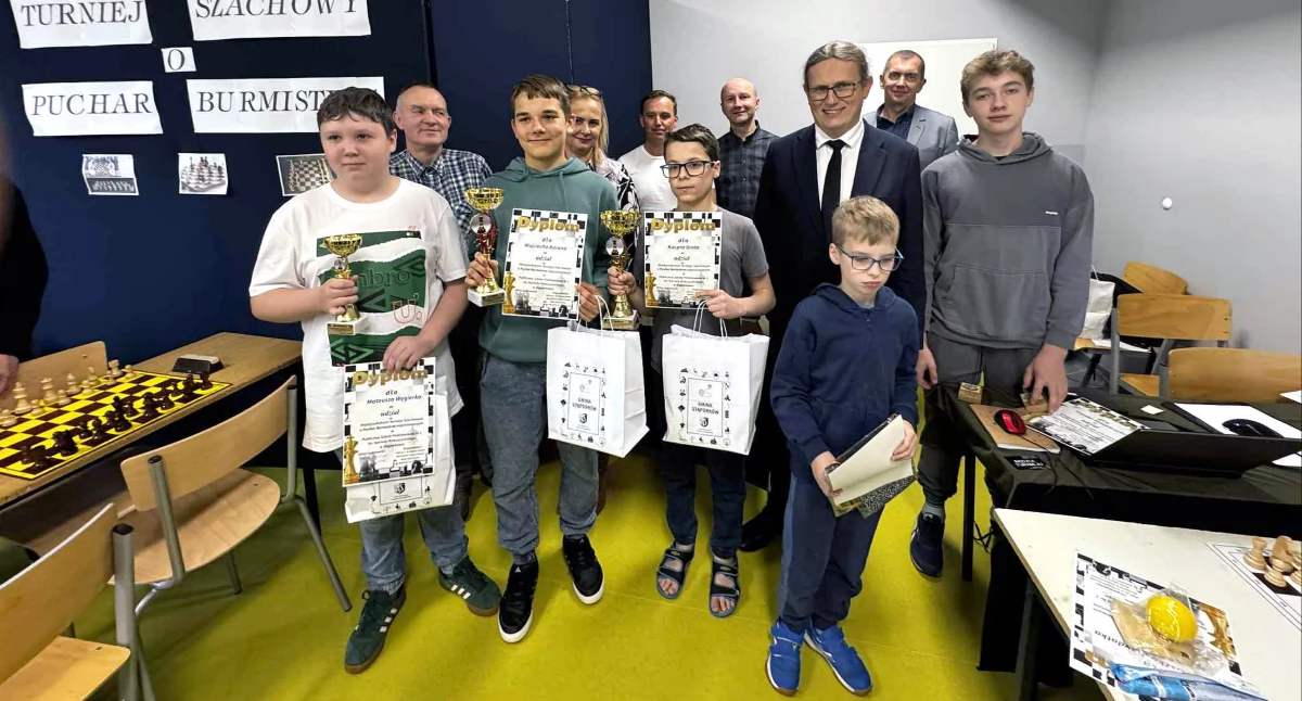 Zdjęcie najlepszych szachistów w starszej grupie