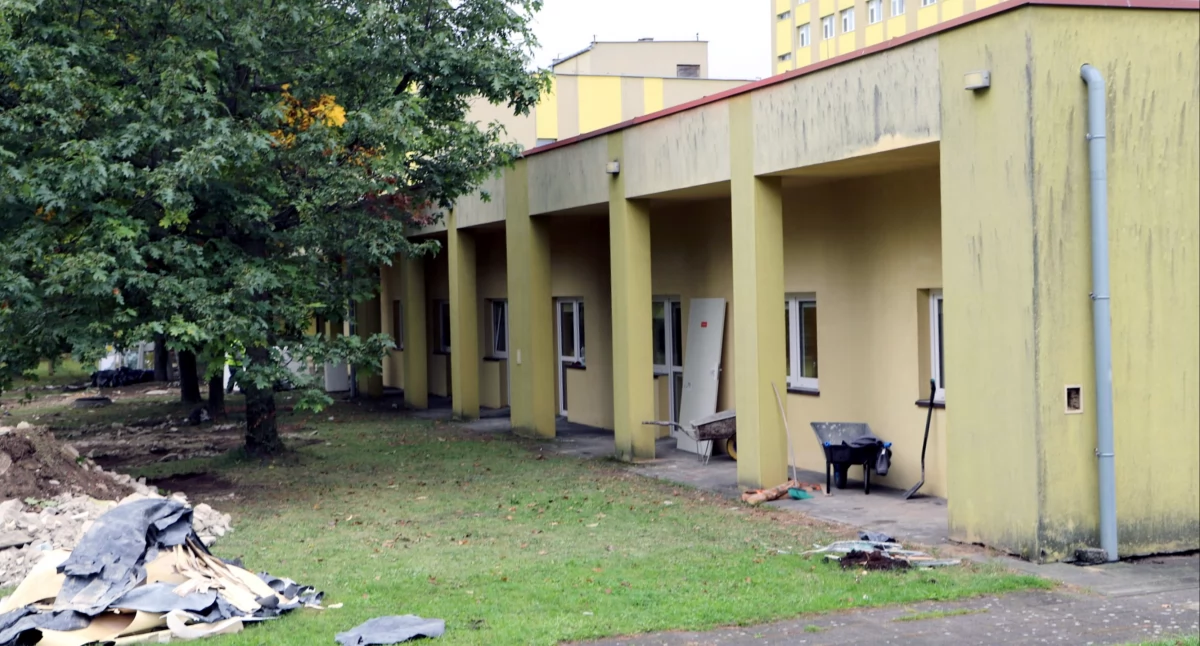 Zdjęcie - rozpoczęła sią rozbudowa ZOL szpitala w Końskich