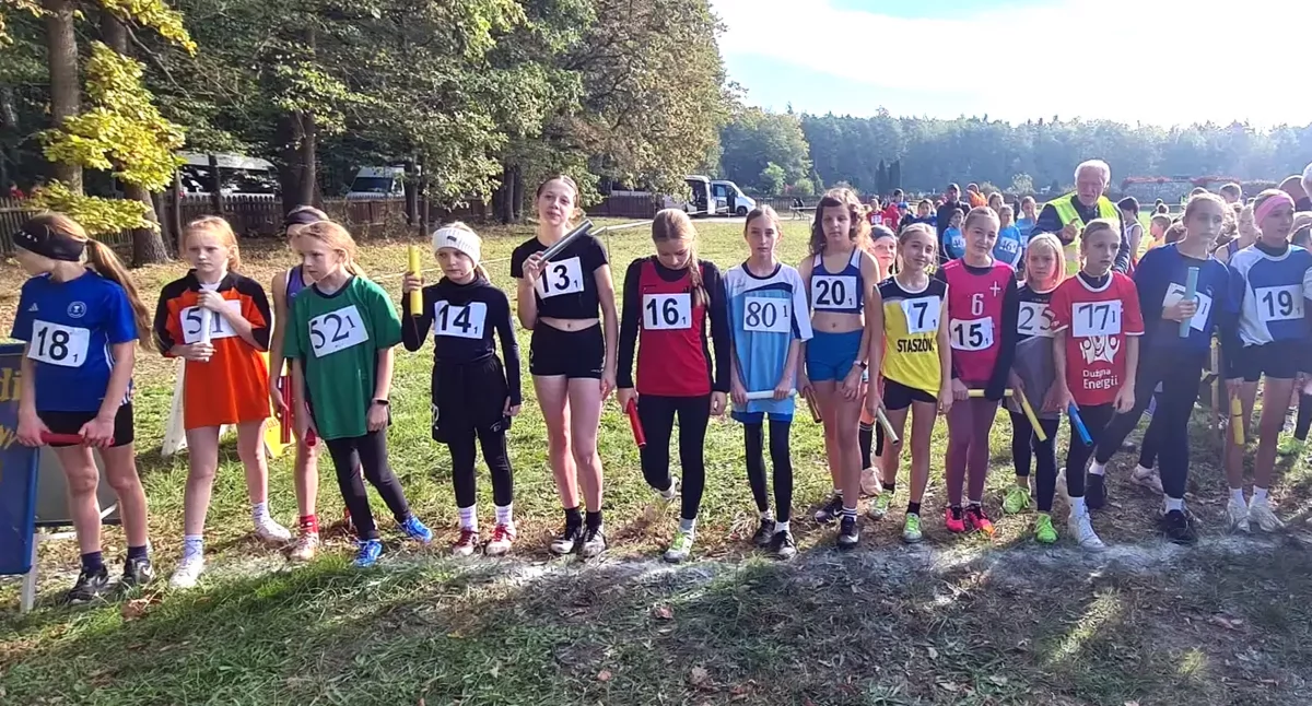 Zdjęcie ze startu dziewcząt z rocznika 2013 i młodszych w Rytwianach (fot. PSP nr 2 w Staszowie)
