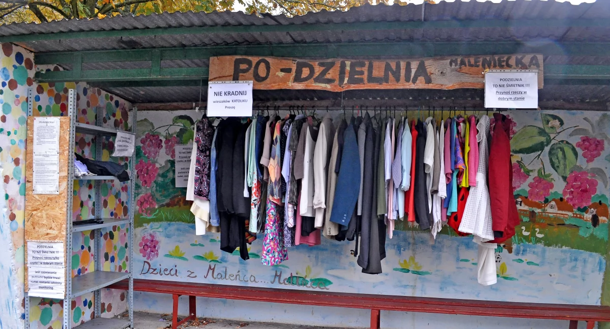 Zdjęcie po-dzielni odzieży w Maleńcu