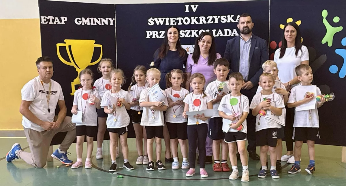 Pamiątkowe zdjęcie z etapu gminny IV Świętokrzyskiej Przedszkoliady w Królewcu