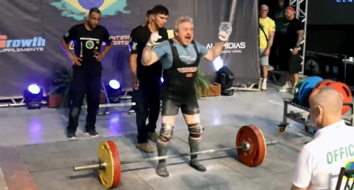 Zdjęcie Edwarda Herkulesa Rożnowskiego po udanym boju na 205 kg