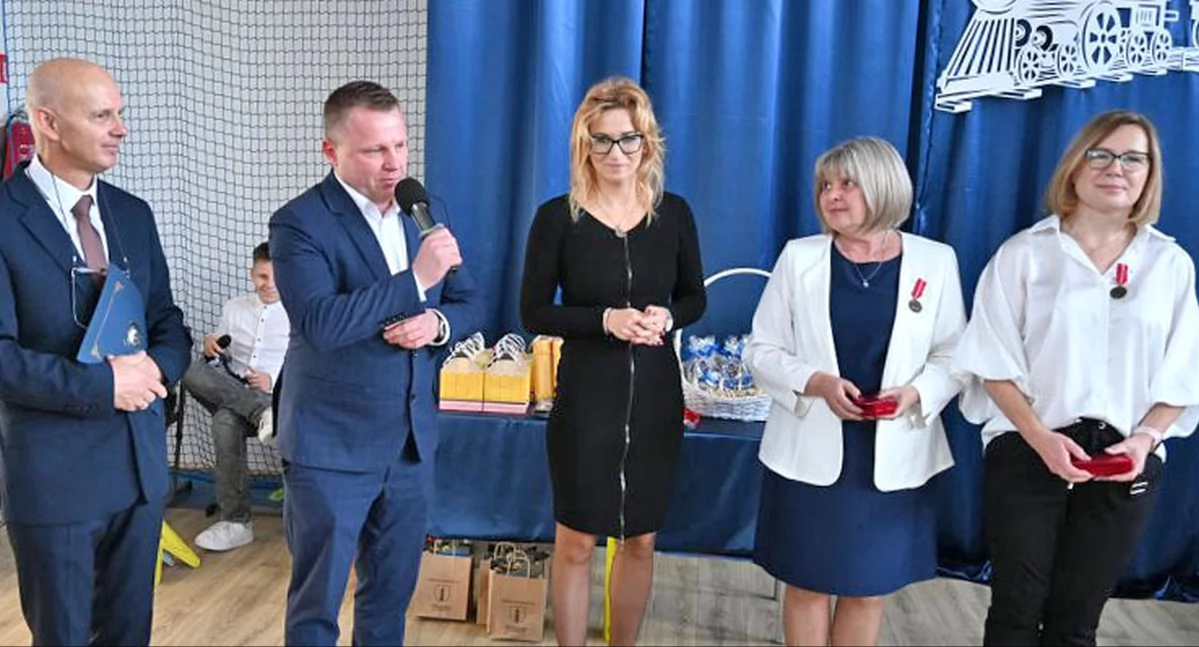 Zdjęcie odznaczonych i odznaczających