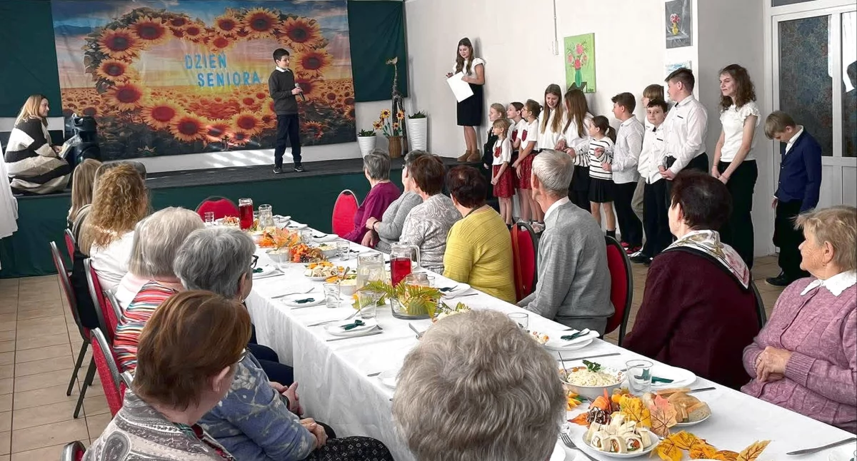 Zdjęcie z występu uczniów SP w Pilczycy