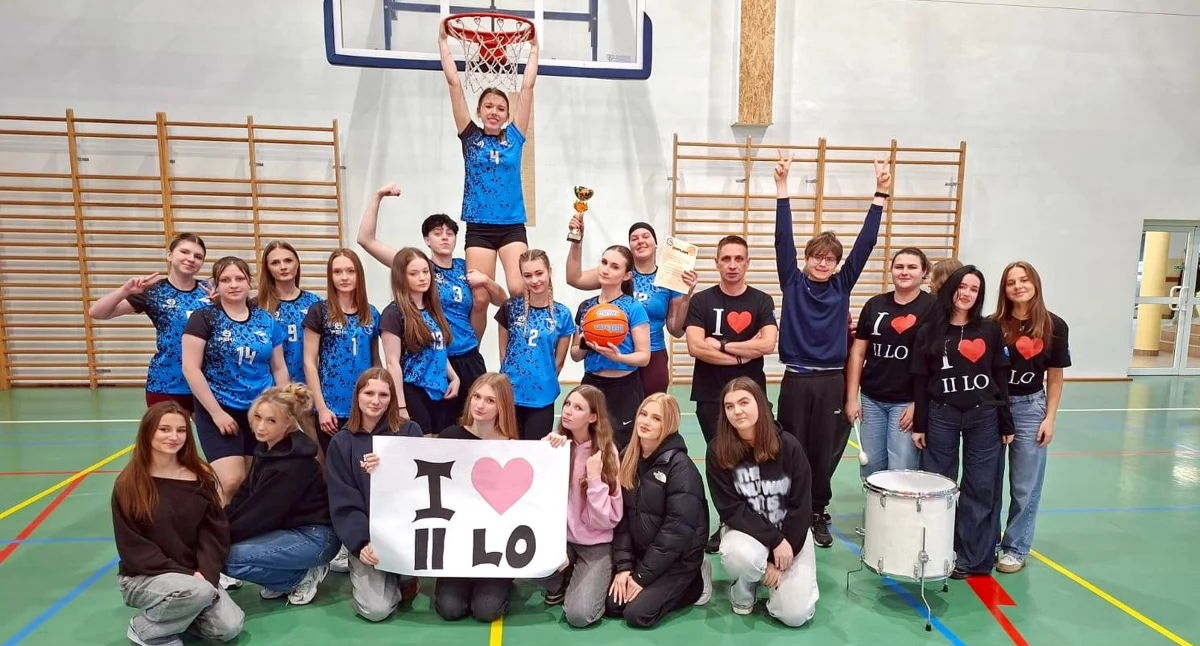 Zdjęcie zwycięskiej drużyny II LO Końskie (fot. II LO)