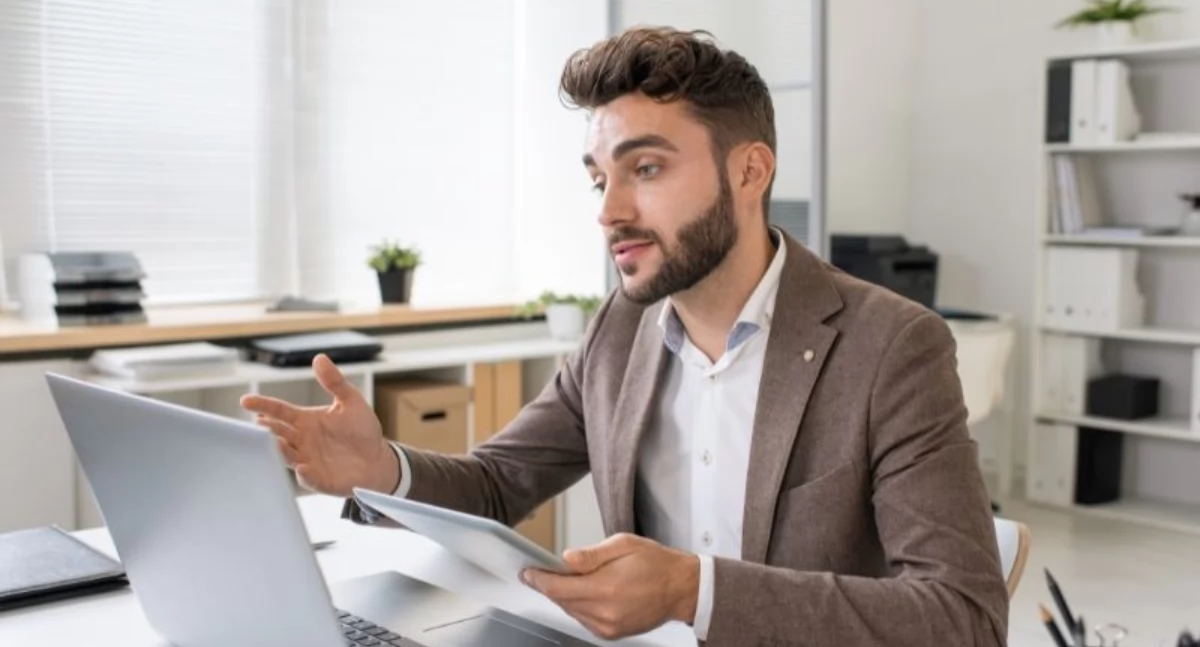 Materiały promocyjne, Pomoc prawna przez internet - zdjęcie, fotografia