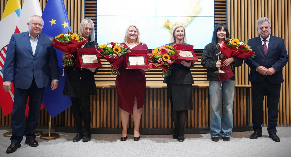 MGOPS wyróżniony przez wojewodę (fot. UW Kielce)